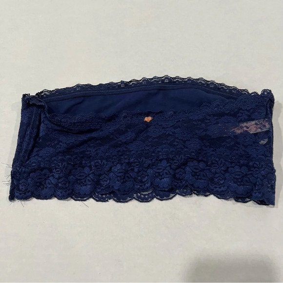 Victoria’s Secret Pink size Medium lace bandeau bralette blue - Picture 2 of 8